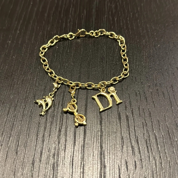 Diamonds International gold chain dolphin, sunglasses, logo charm bracelet. New. - Picture 1 of 2